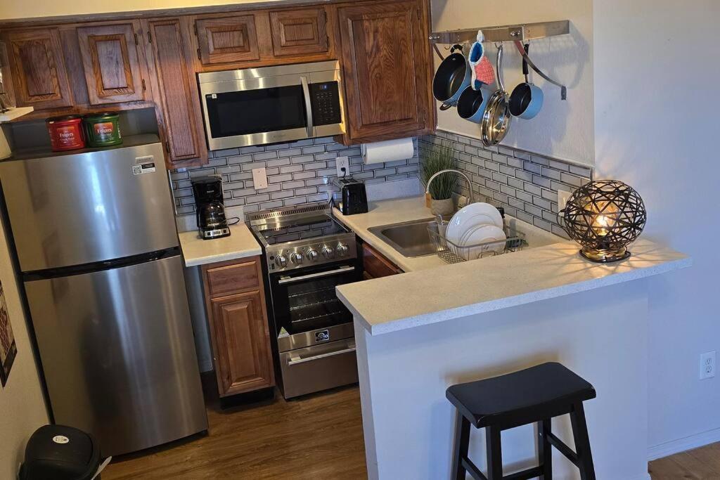 Cozy Updated Cove Of Heaven, 5Mins To Lake Hefner! Oklahoma City Esterno foto