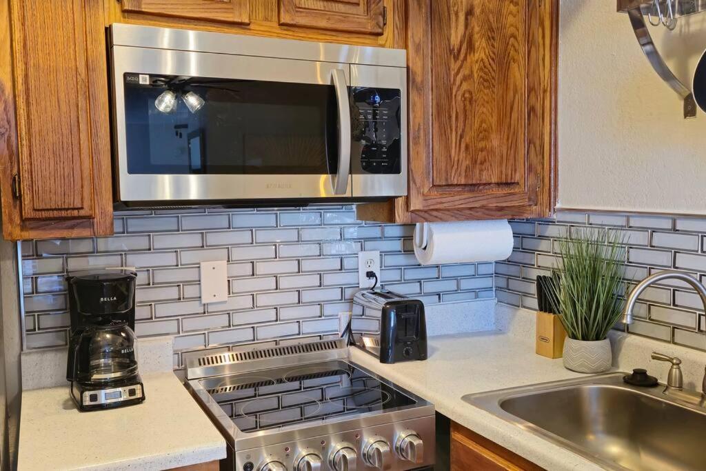 Cozy Updated Cove Of Heaven, 5Mins To Lake Hefner! Oklahoma City Esterno foto