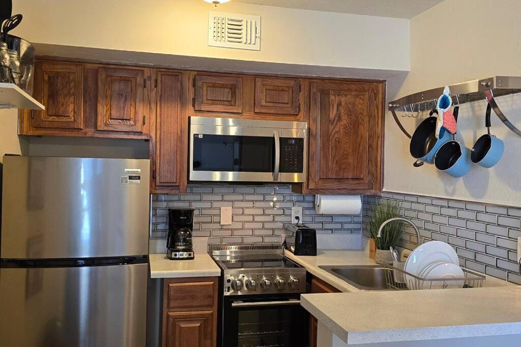 Cozy Updated Cove Of Heaven, 5Mins To Lake Hefner! Oklahoma City Esterno foto
