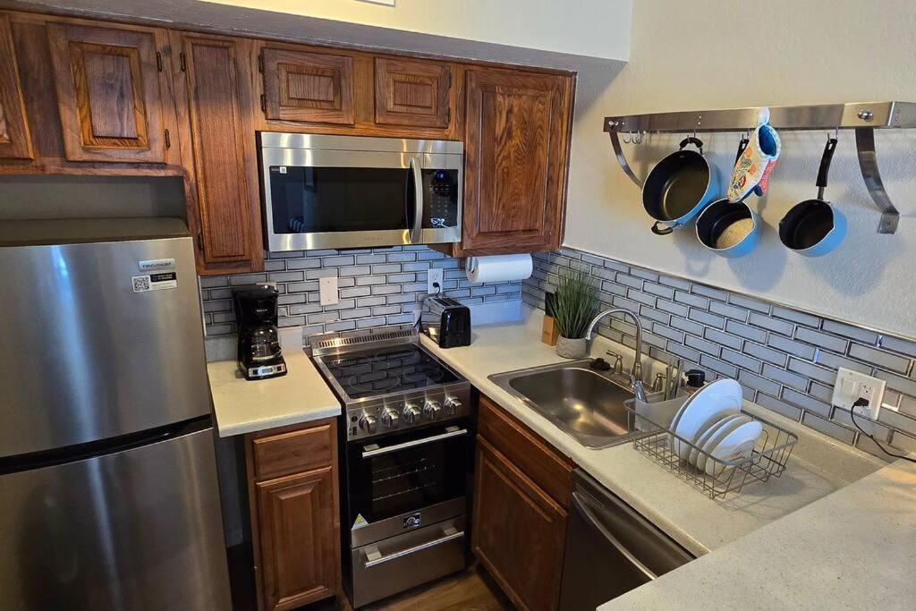 Cozy Updated Cove Of Heaven, 5Mins To Lake Hefner! Oklahoma City Esterno foto